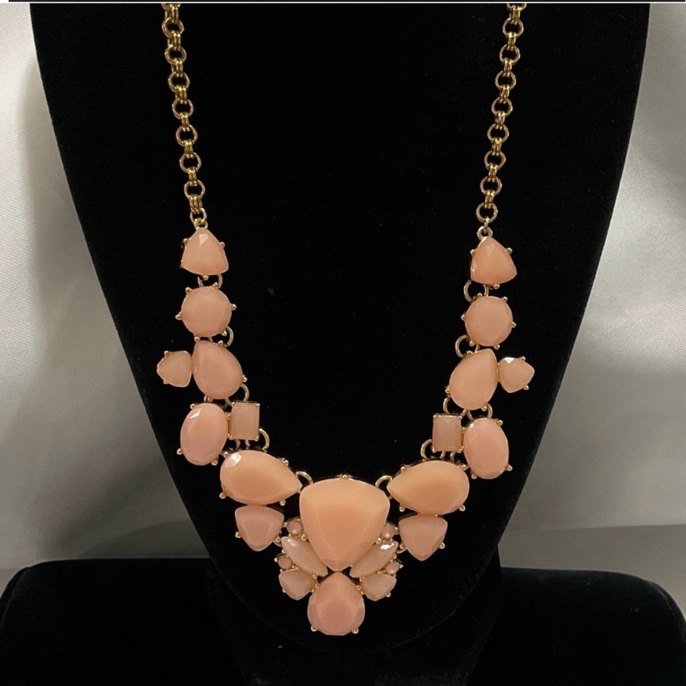 NWOT PEACH COLORED KATE SPADE NECKLACE